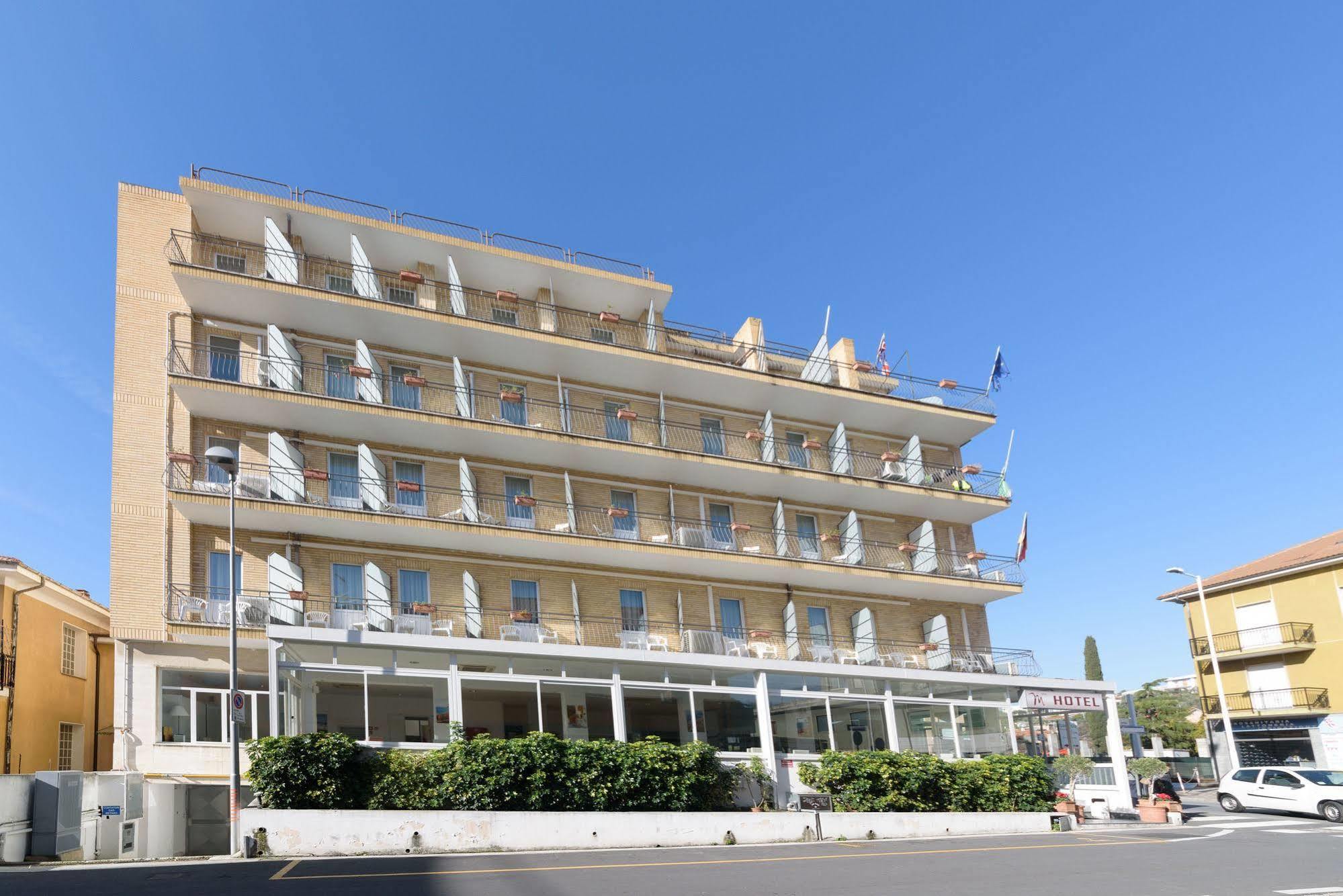 Ristorante La Marina Mhotelsgroup San Bartolomeo Al Mare
